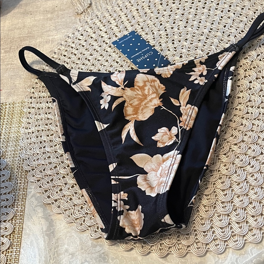 Cupshe Black and Cream Floral Bikini Bottom NWT Size Small